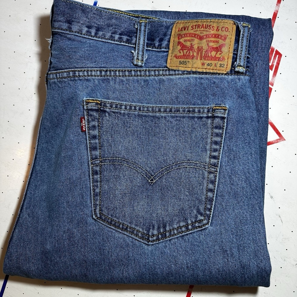Levi's 505 Men's Jeans 40x32 Regular Fit Straight Leg Medium Wash Blue Denim